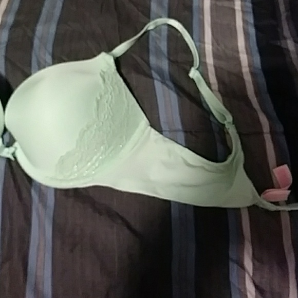 Victoria Secret 34C Bra - Picture 2 of 4